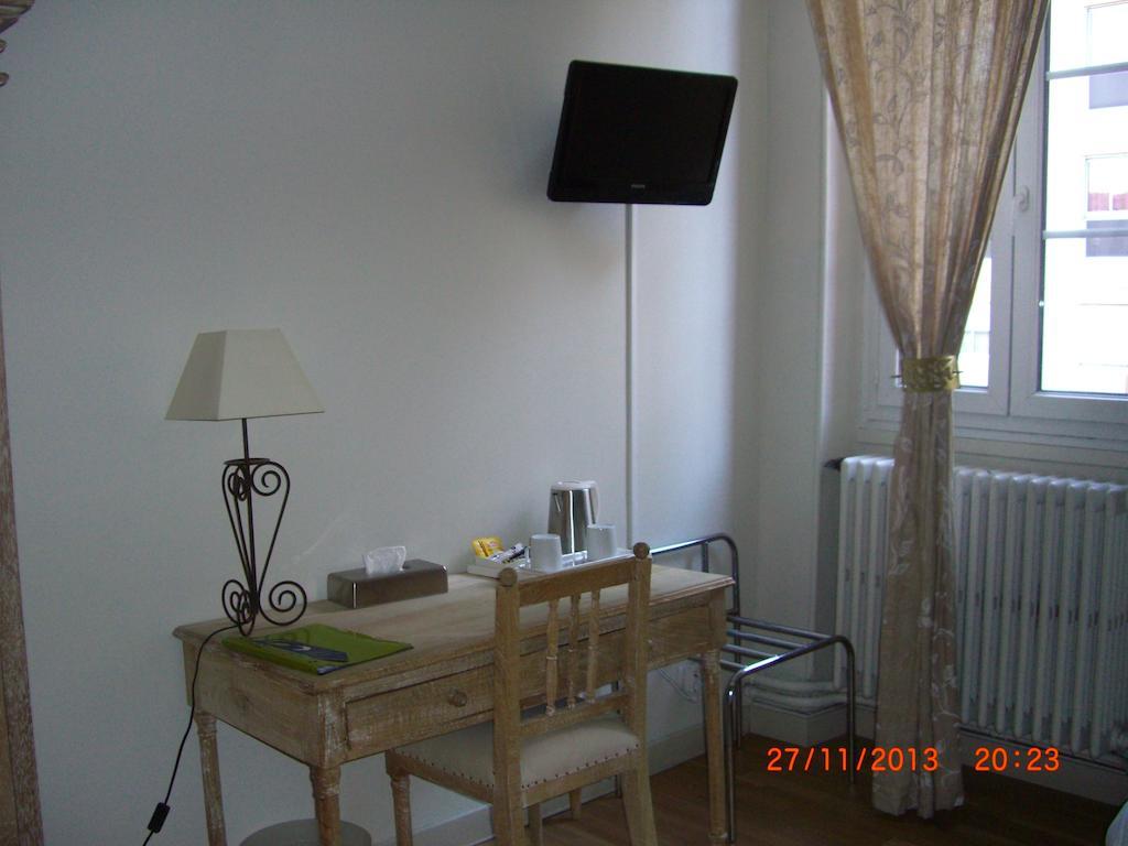Hotel Cote Patio Nimes Phòng bức ảnh