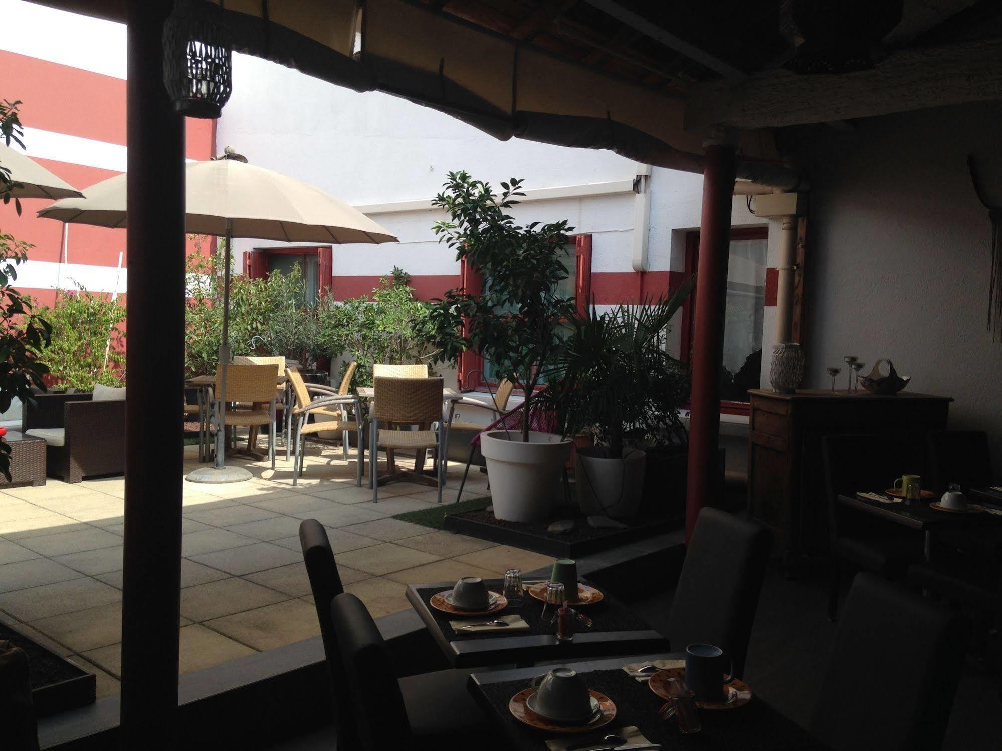 Hotel Cote Patio Nimes Ngoại thất bức ảnh